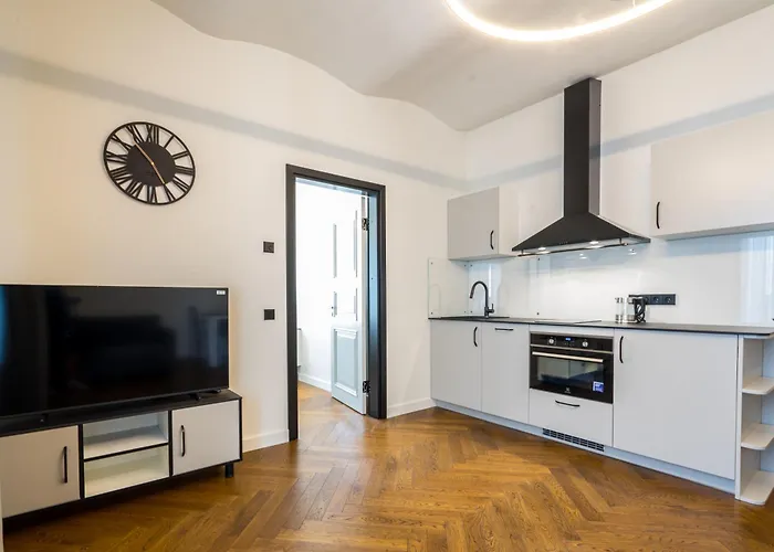 Elias Apartments